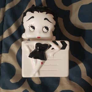 Betty Boop salt and pepper shakers